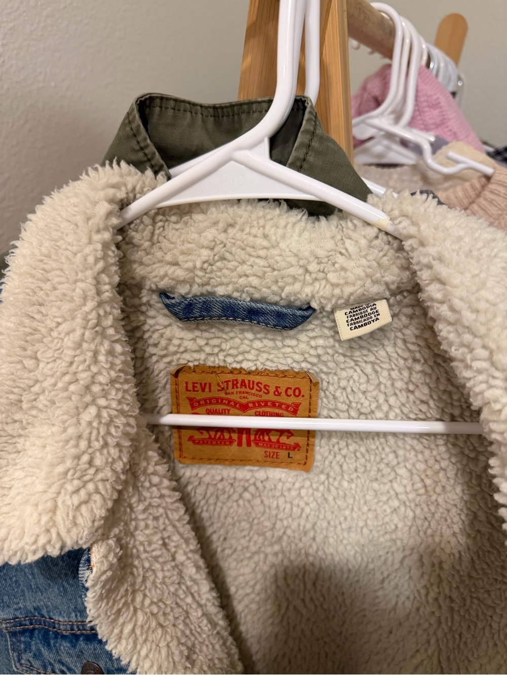 Levi's Blue Denim Sherpa Jacket with Cream Collar - Picture 3 of 5